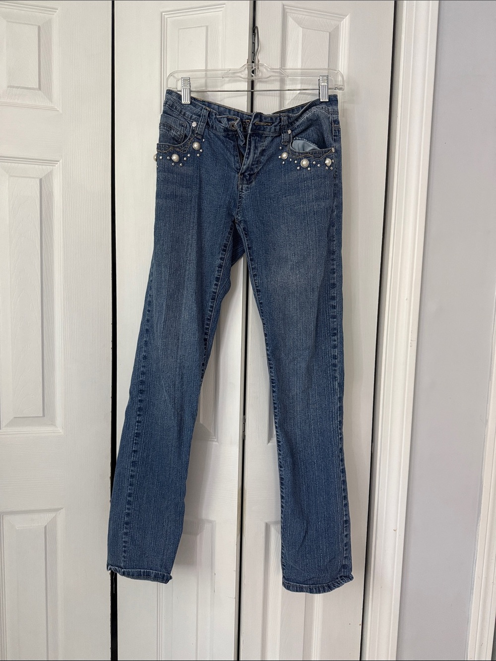 women’s straight jeans